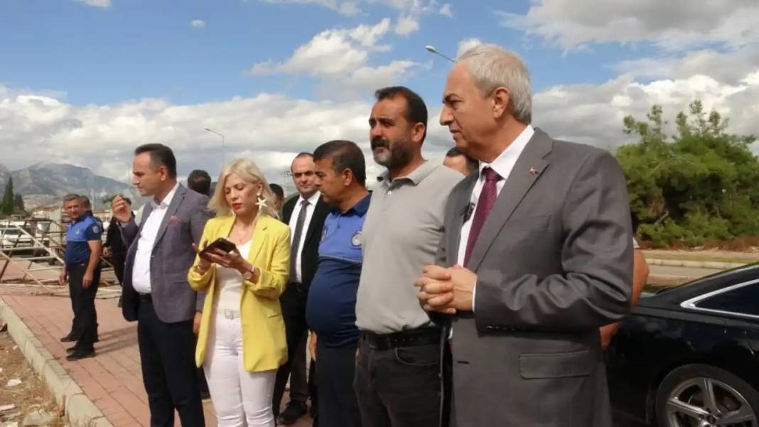 Kepez’de Şok Görüntüler! Çöplerden Depo Kurmuşlar… 7